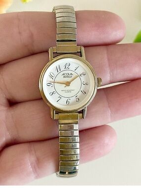 Vintage Acqua by Timex Indiglo Ladies Classic Gold Round Expansion Stretch Watch